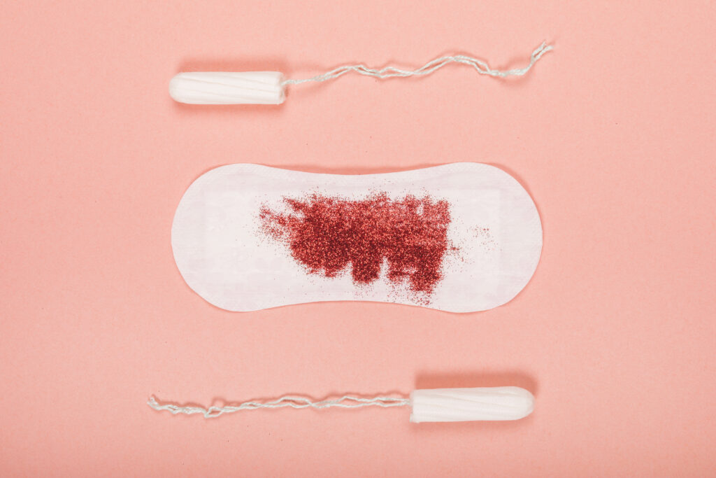sanitary-towel-with-glitter-tampons